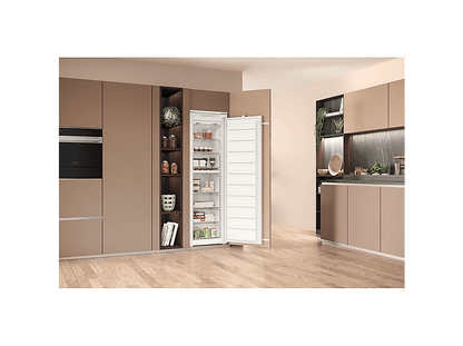 HOTPOINT 859991688550 — Congelador vertical, 177,10 cm, Blanco