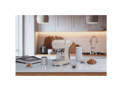 SMEG ECF02CREU — Cafetera express, 1350 W, 15 bar, 2 tazas, Crema de